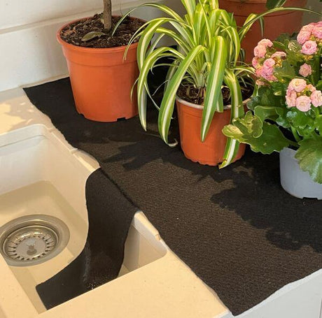 Black capillary matting