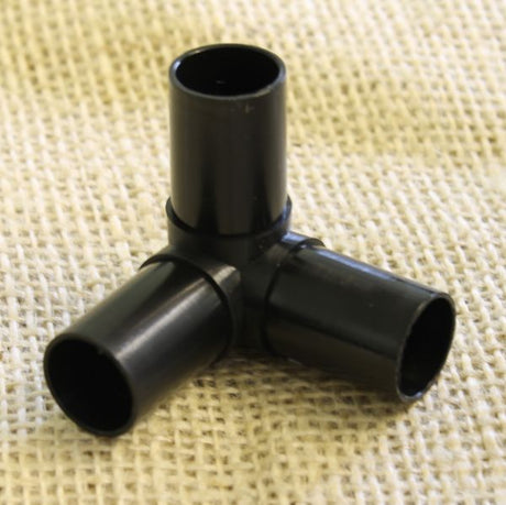 A black corner joiner for fruit and vegetable cages made of 19mm aluminium poles and hoops.