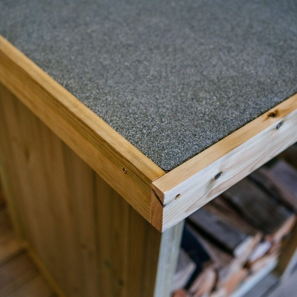 roof felt of wooden storage box