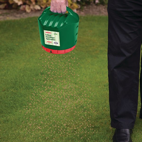 Lawn Fertiliser Spreader with Adjustable Flow
