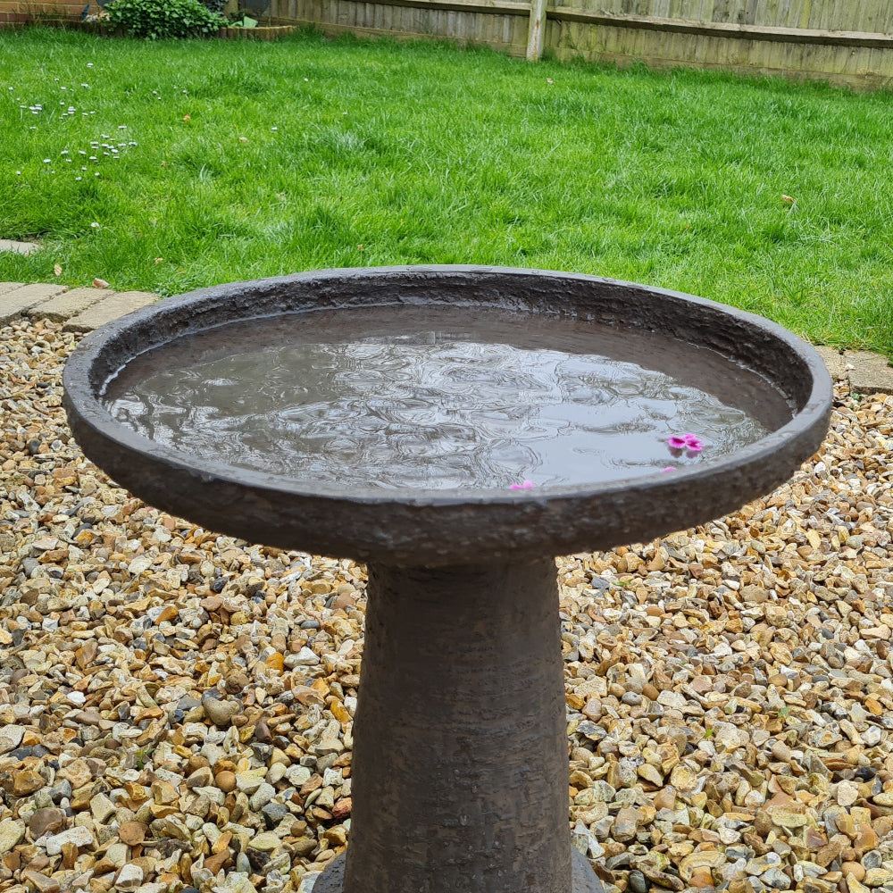 bird bath in garden sorrento with water