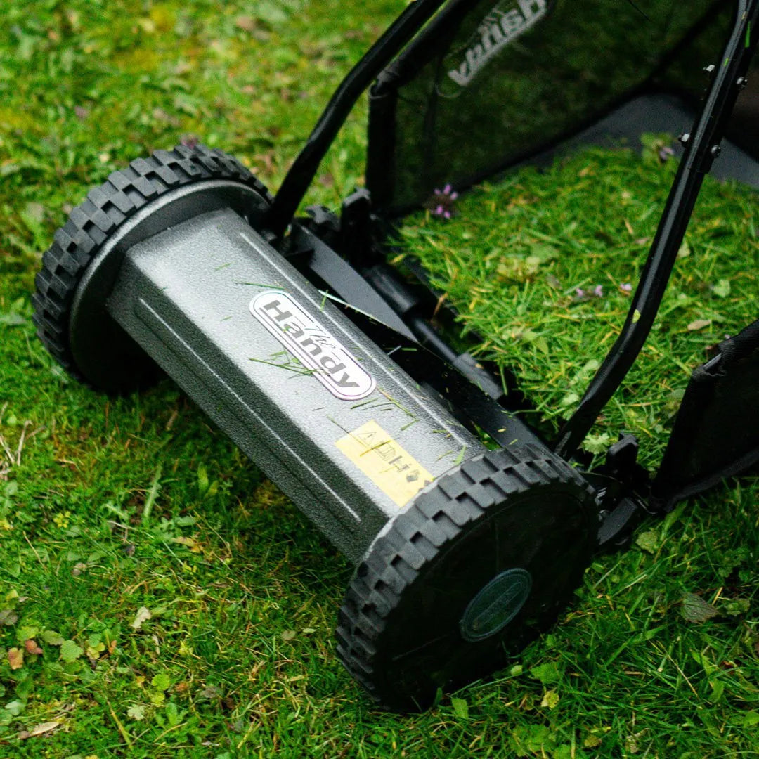 Cylinder Lawn Mower for Small Lawns 30cm