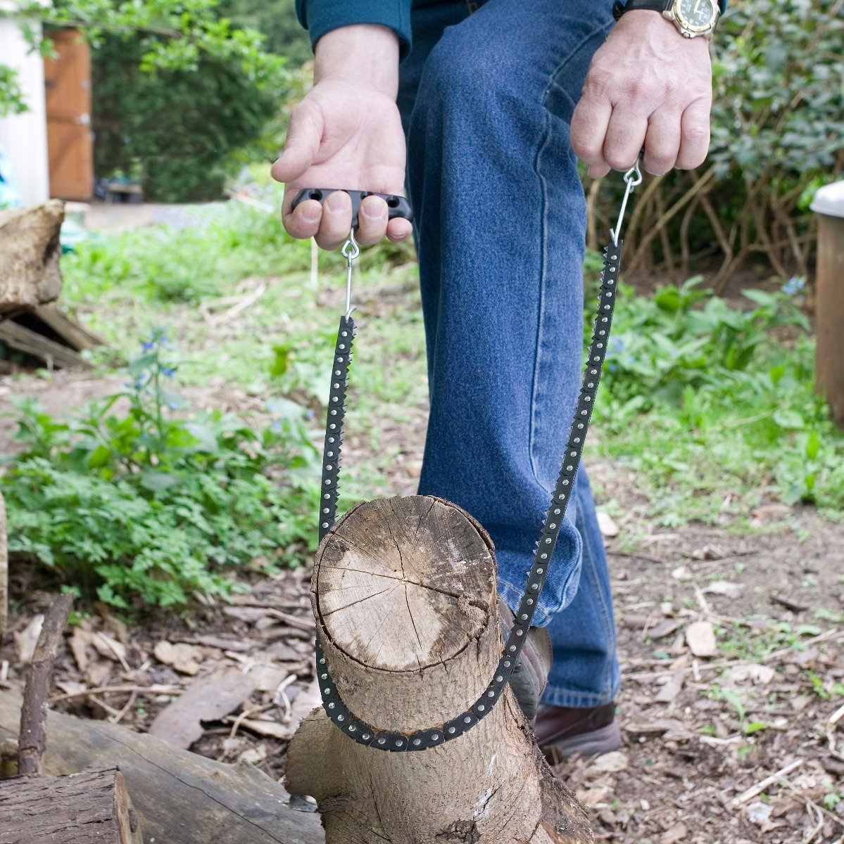 darlac pocket chain saw in use, someone sawing a tree
