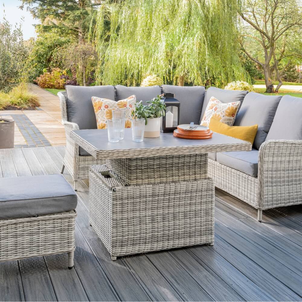 Outdoor Small Sofa Lounge Corner with table and stool