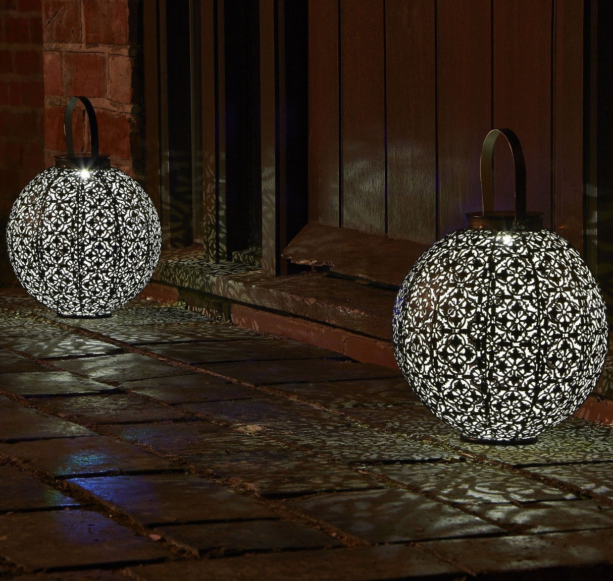 Damasque Solar Garden Lantern